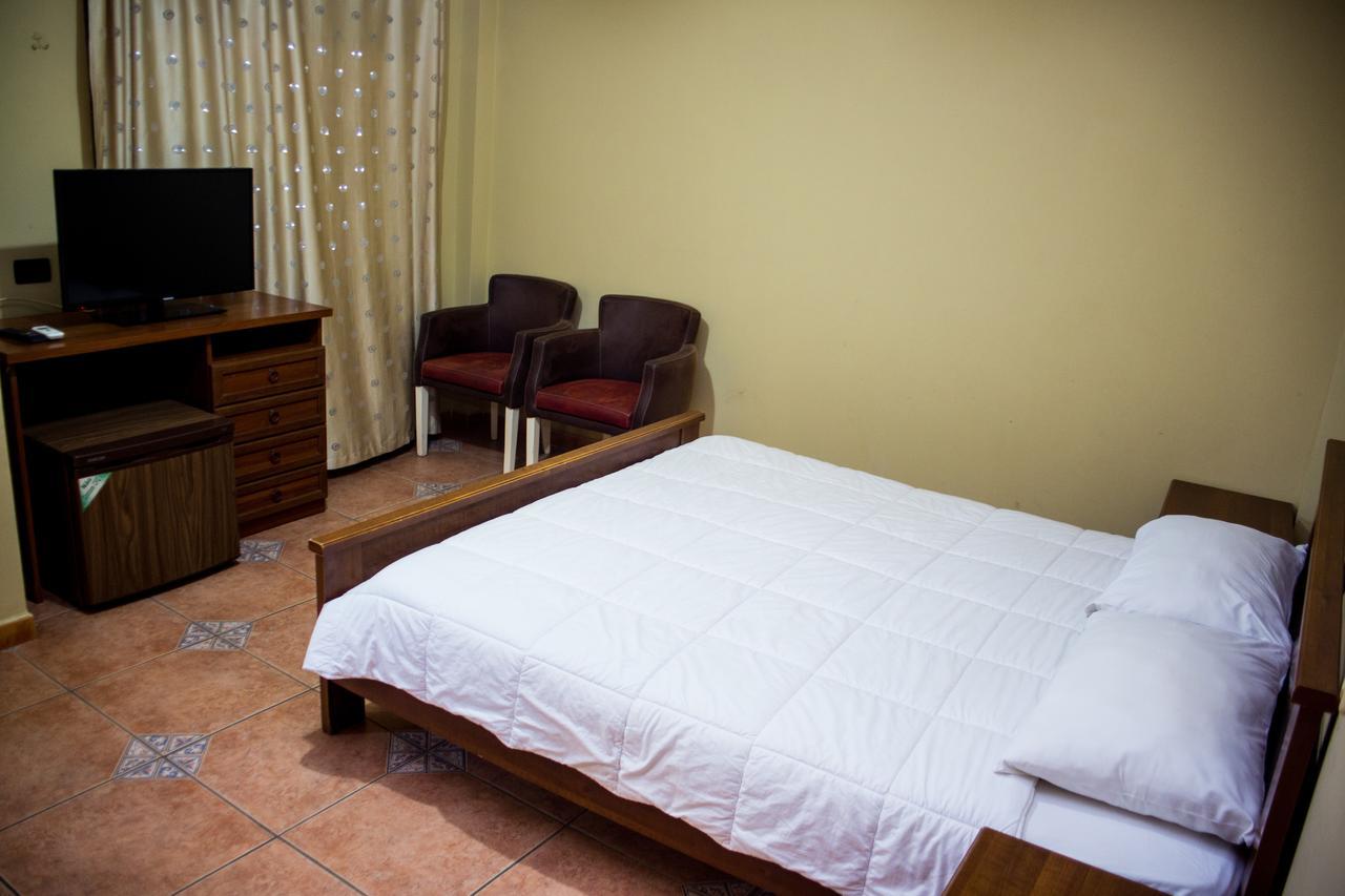 Hotel La Quercia Durrës Dış mekan fotoğraf